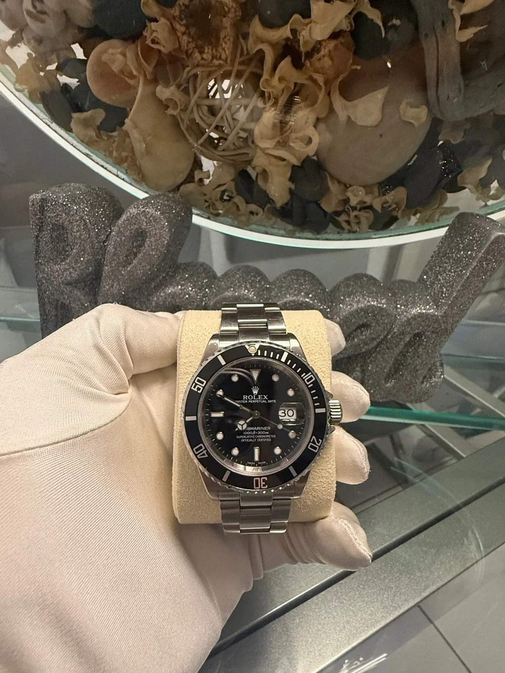 Rolex Submariner with Black Dial. (Box+Appraisal)